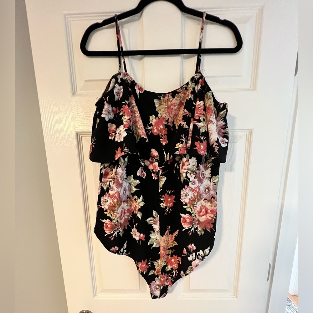 Floral body suit off the shoulder 1x - Picture 2 of 2